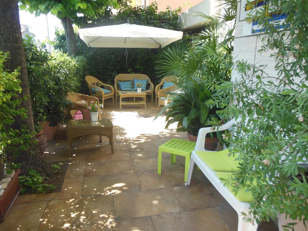 Hotel Edy Ρίμινι Εξωτερικό φωτογραφία