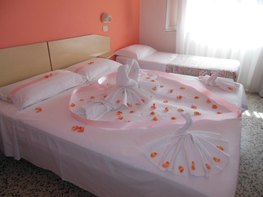 Hotel Edy Ρίμινι Εξωτερικό φωτογραφία