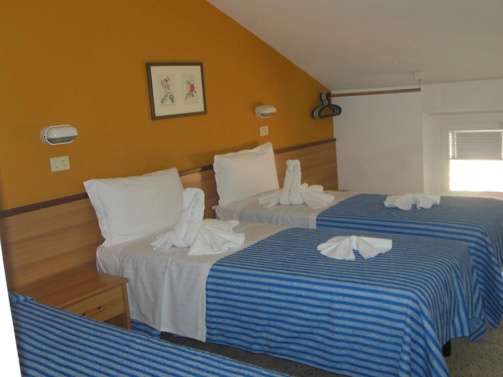 Hotel Edy Ρίμινι Εξωτερικό φωτογραφία