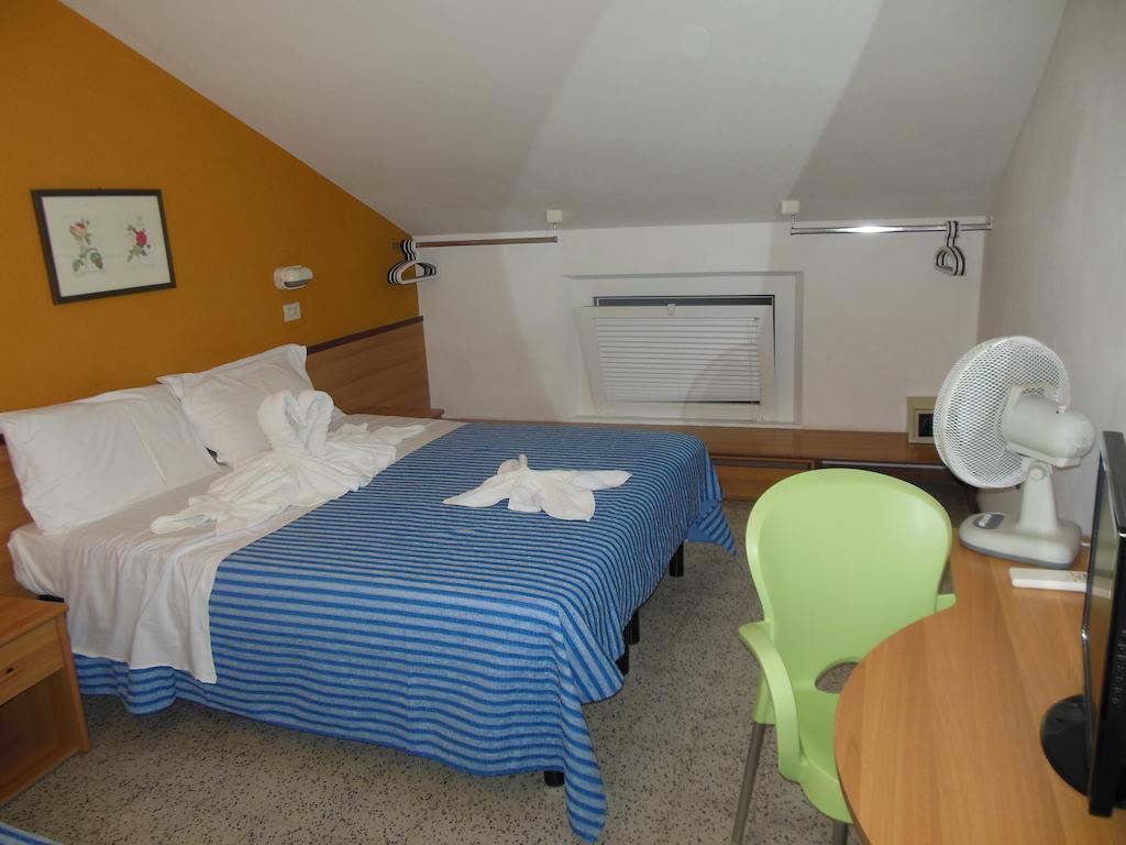 Hotel Edy Ρίμινι Εξωτερικό φωτογραφία