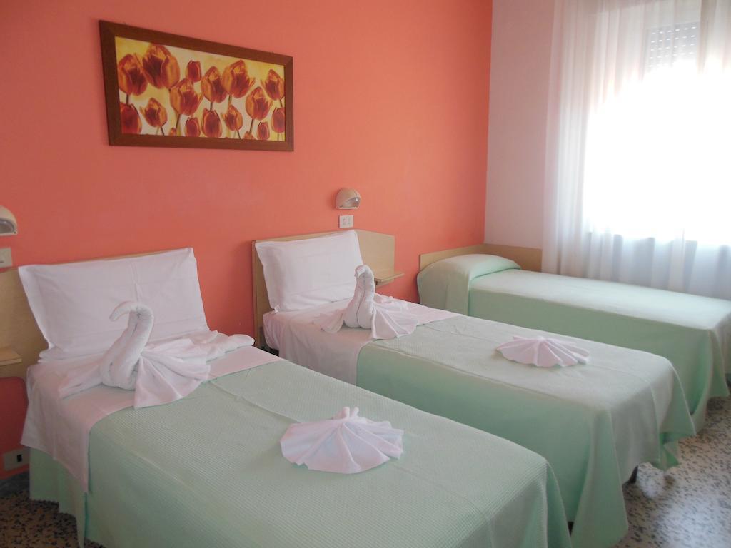 Hotel Edy Ρίμινι Εξωτερικό φωτογραφία