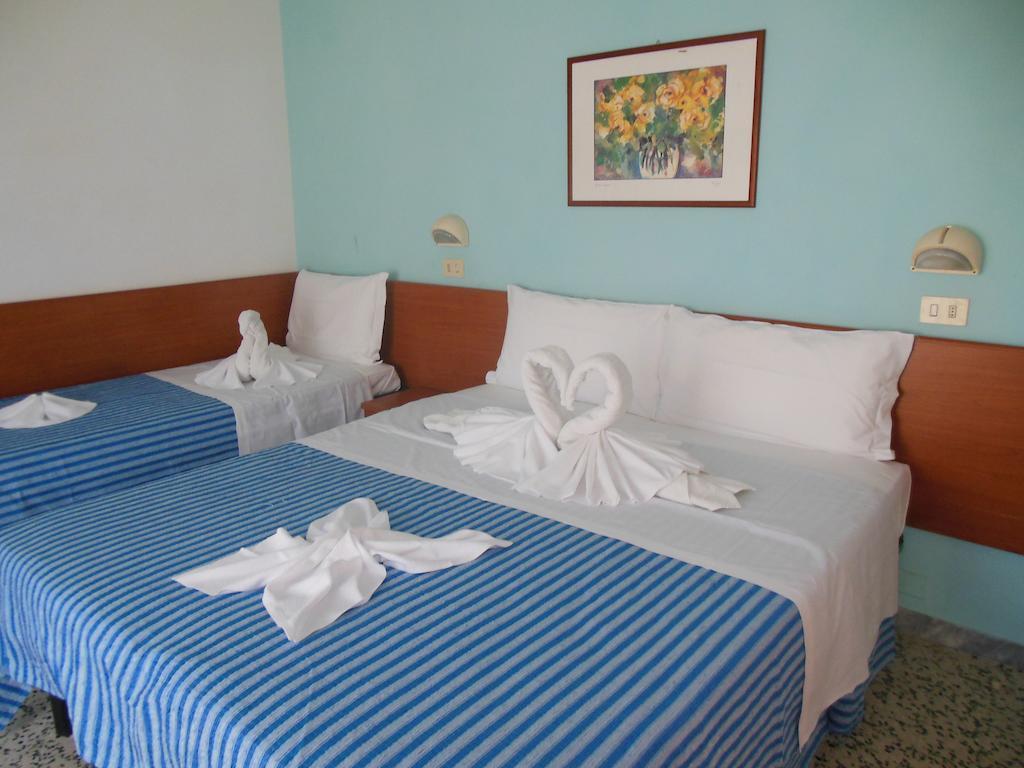 Hotel Edy Ρίμινι Εξωτερικό φωτογραφία