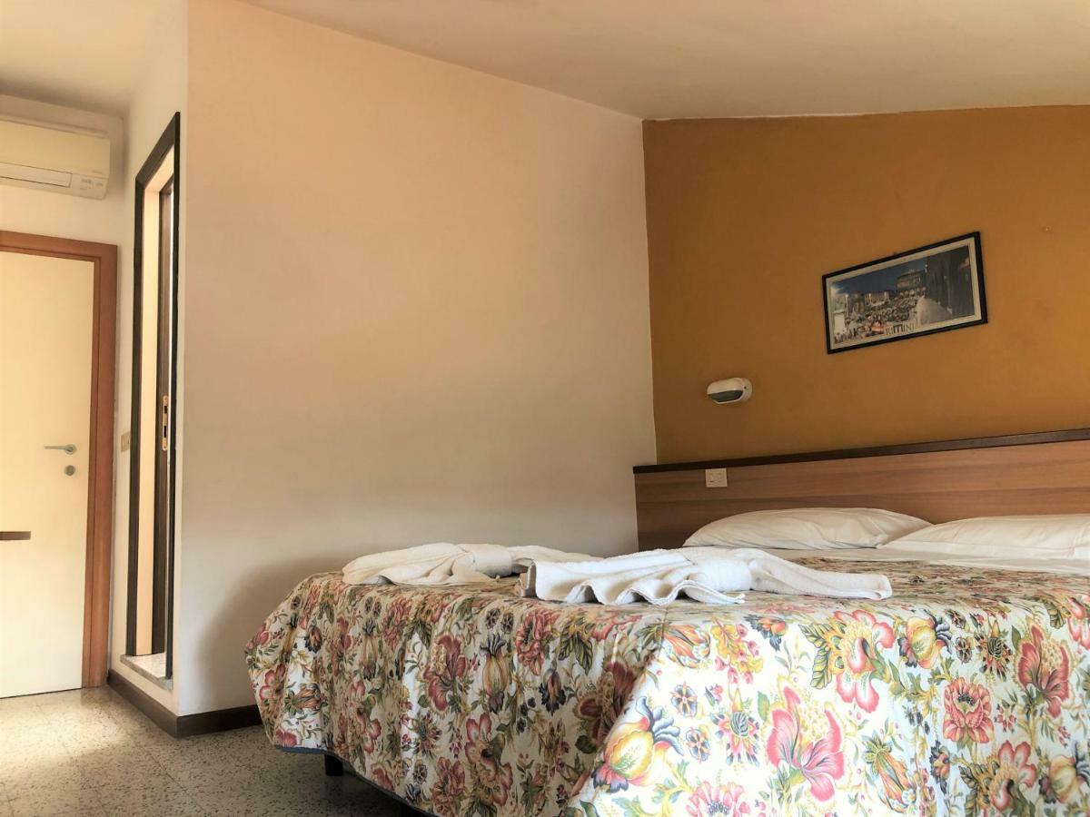 Hotel Edy Ρίμινι Εξωτερικό φωτογραφία