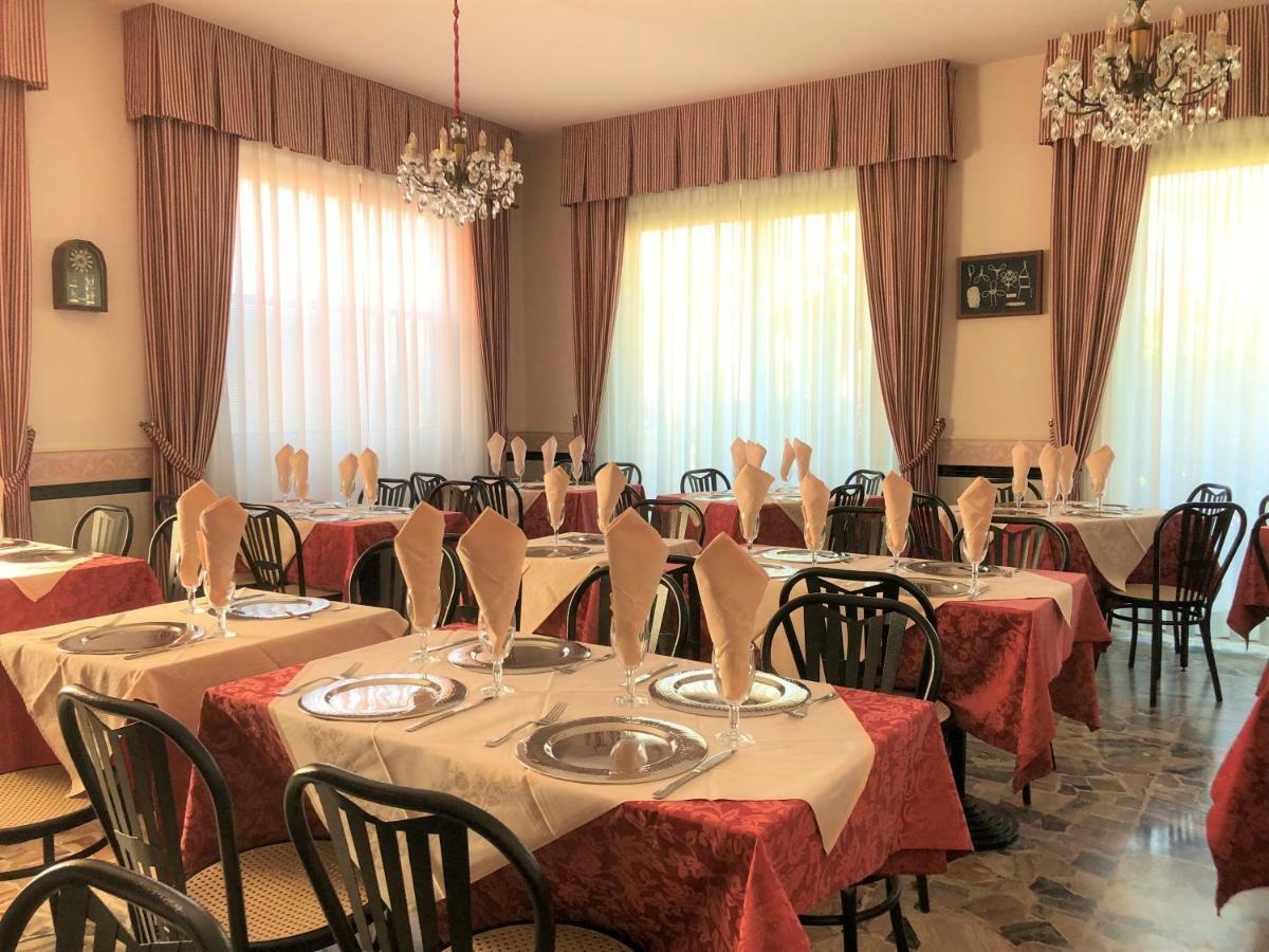 Hotel Edy Ρίμινι Εξωτερικό φωτογραφία