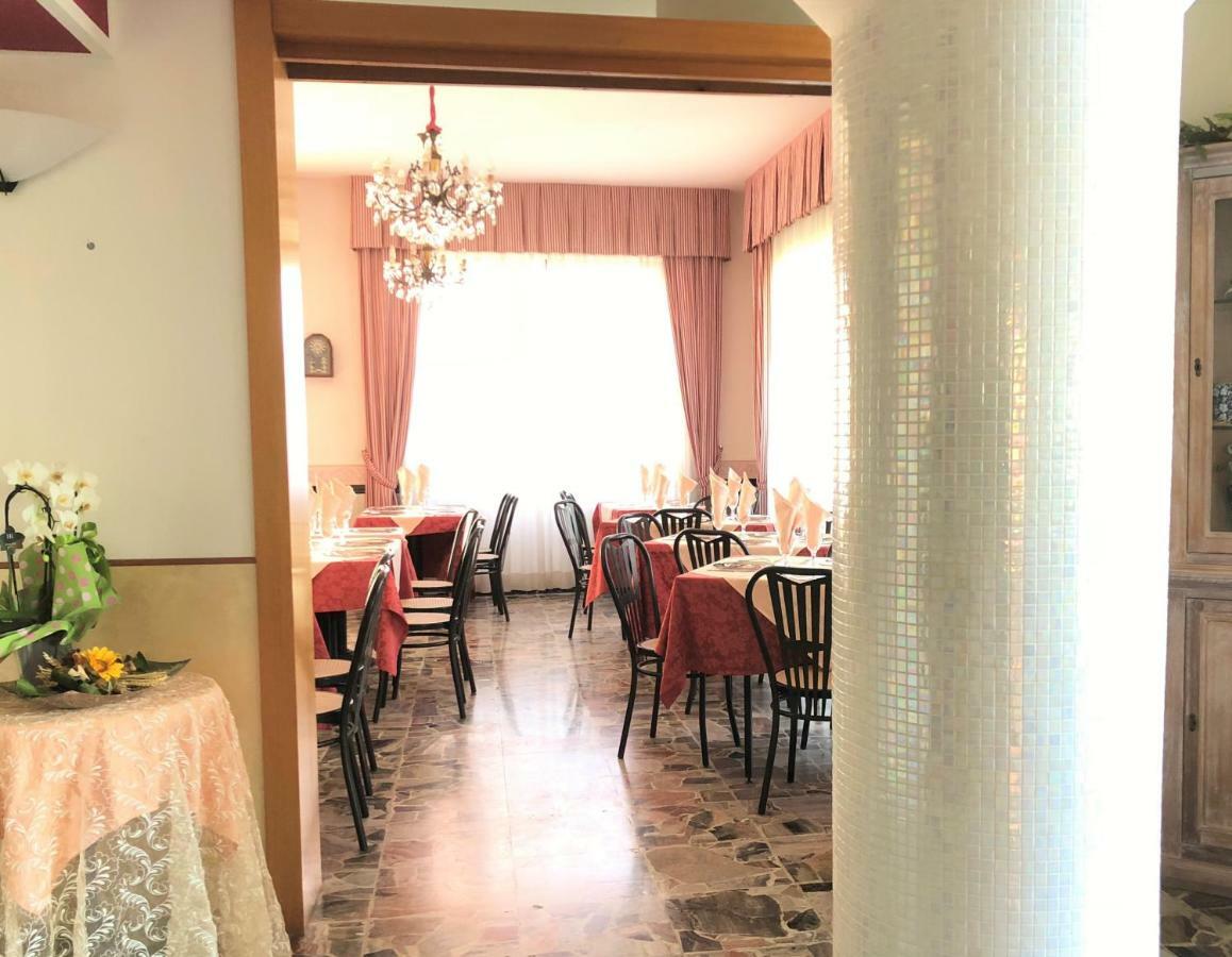 Hotel Edy Ρίμινι Εξωτερικό φωτογραφία