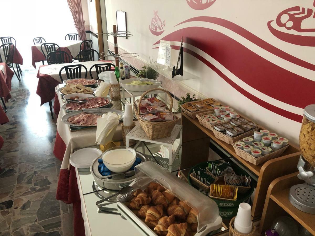 Hotel Edy Ρίμινι Εξωτερικό φωτογραφία