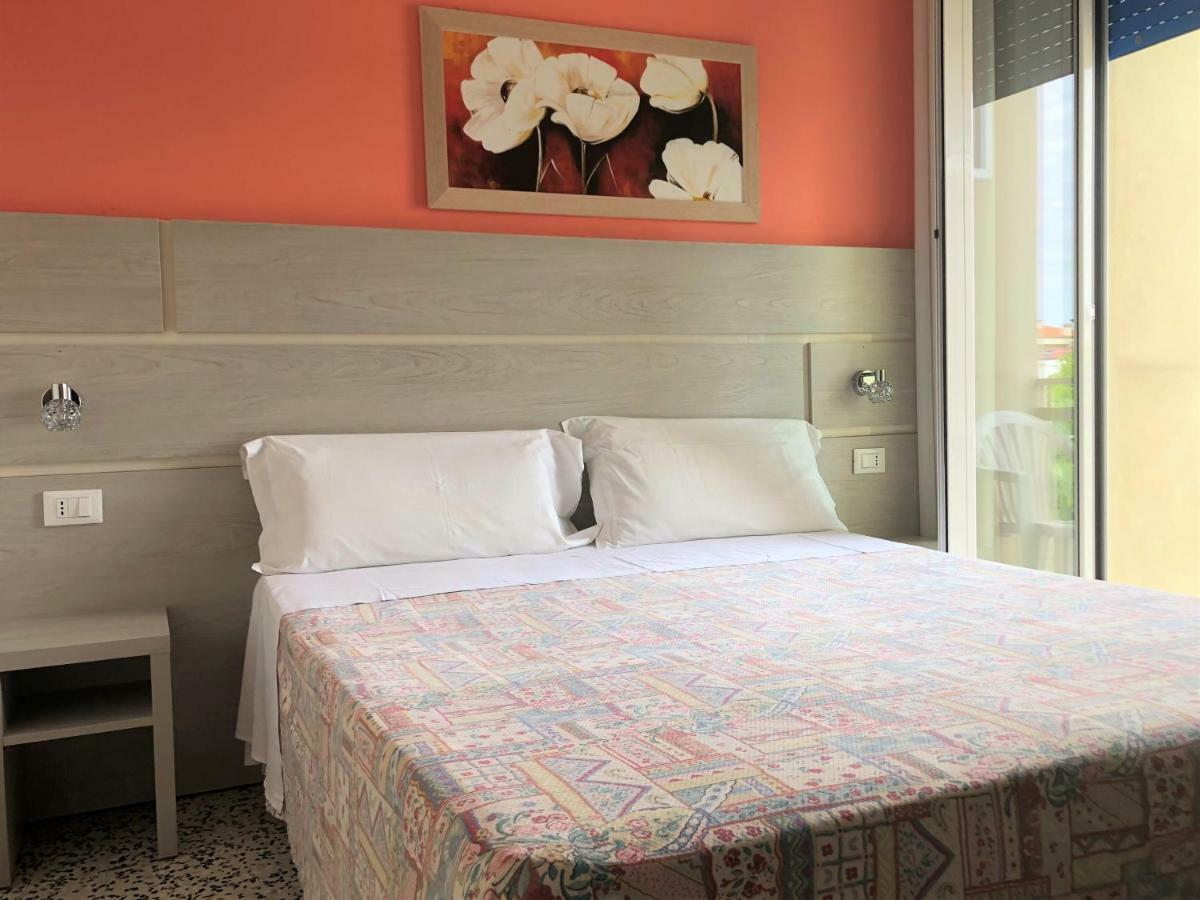 Hotel Edy Ρίμινι Εξωτερικό φωτογραφία