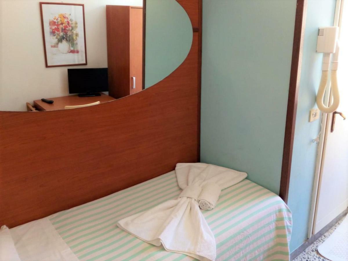 Hotel Edy Ρίμινι Εξωτερικό φωτογραφία